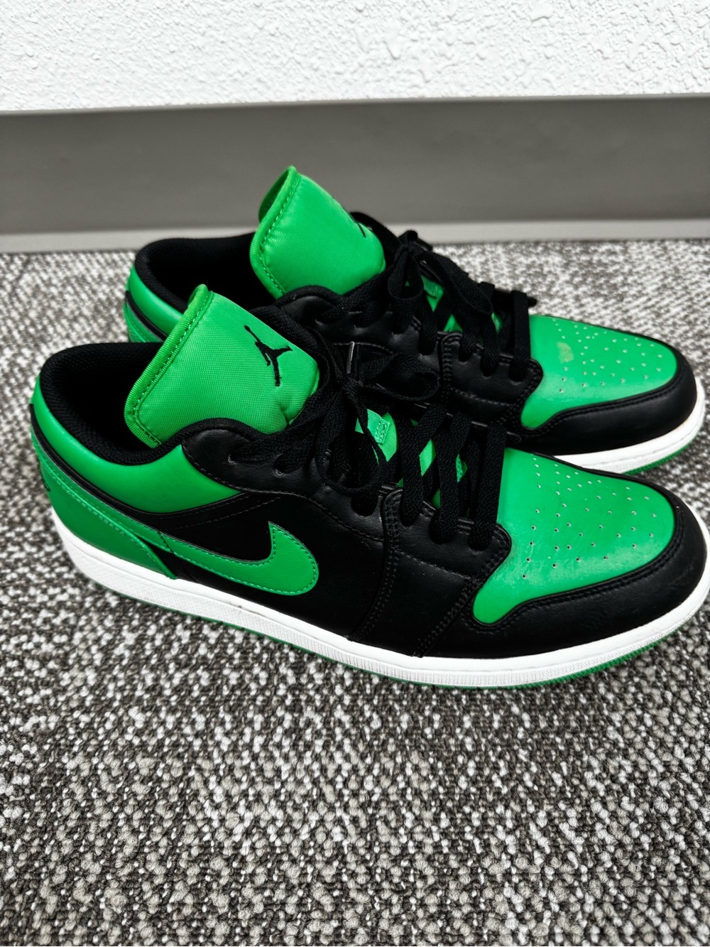 Air Jordan Low Lucky Green Sneakers